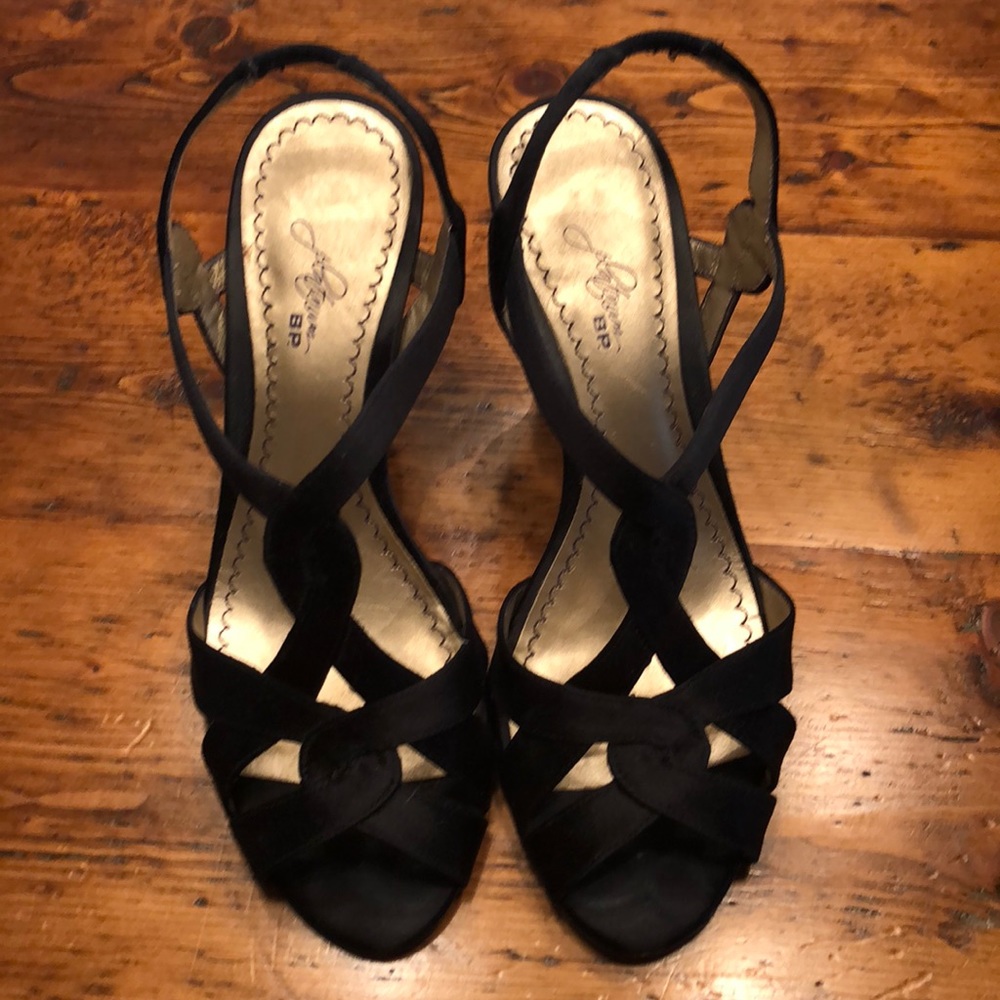 Black satin BP Empire sandals 🖤